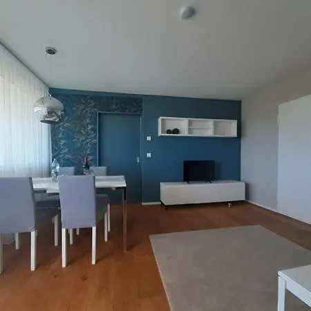 Attraktives In Der 3 Etage Mit Toller Aussicht Und Indoorpool *